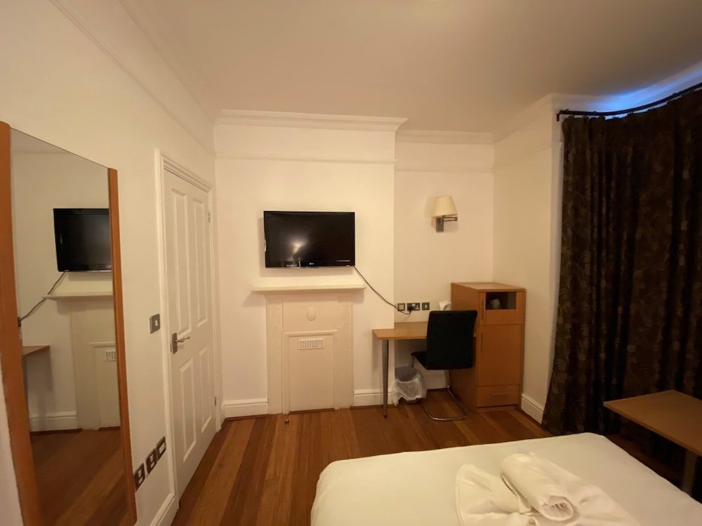 Buckingham Hotel Standard Double Room 23