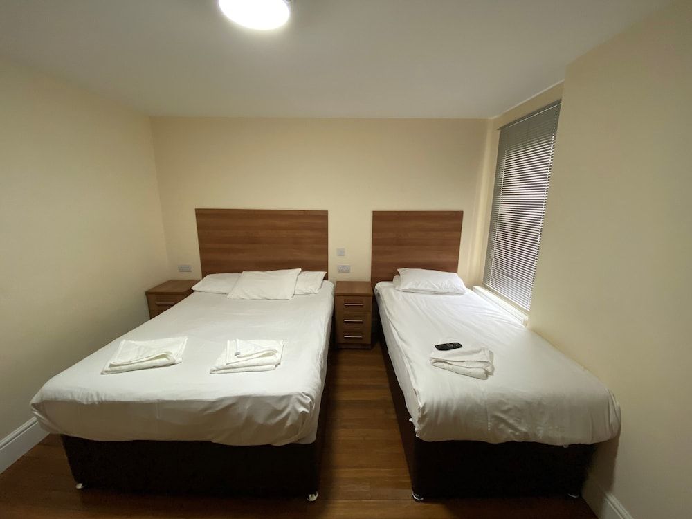 Buckingham Hotel Standard Twin Room 3