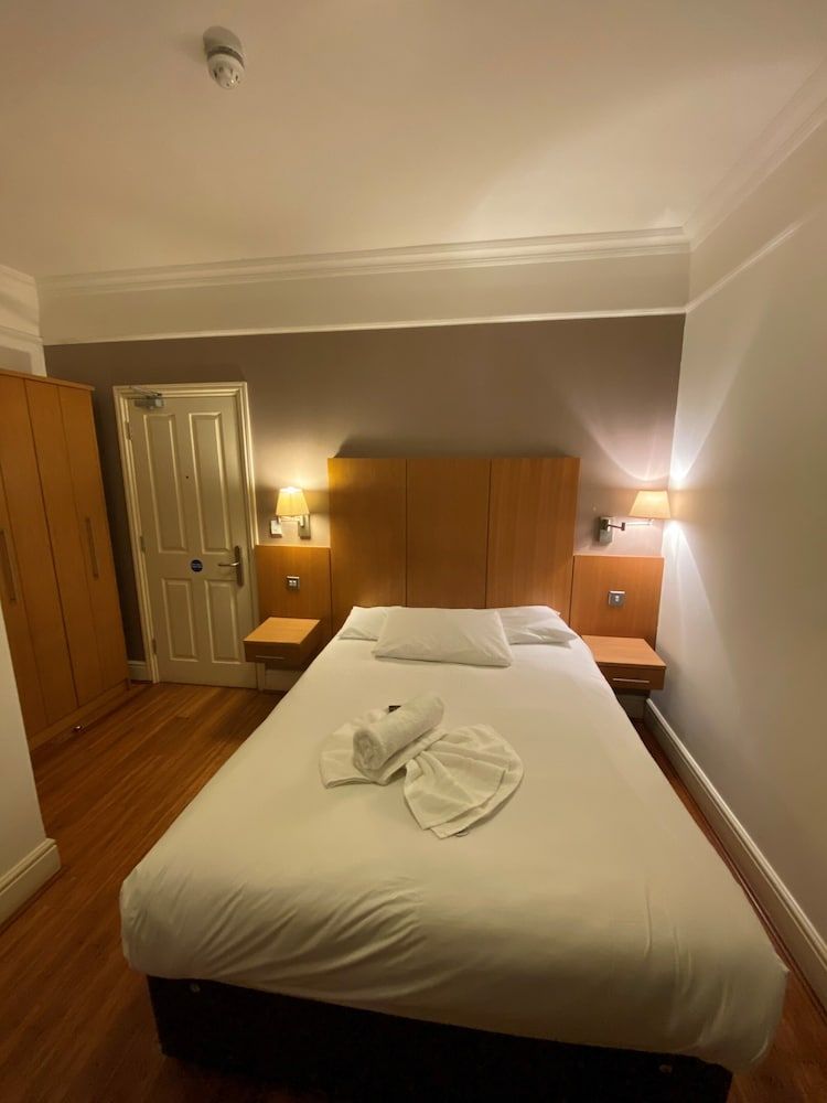 Buckingham Hotel Standard Double Room 5