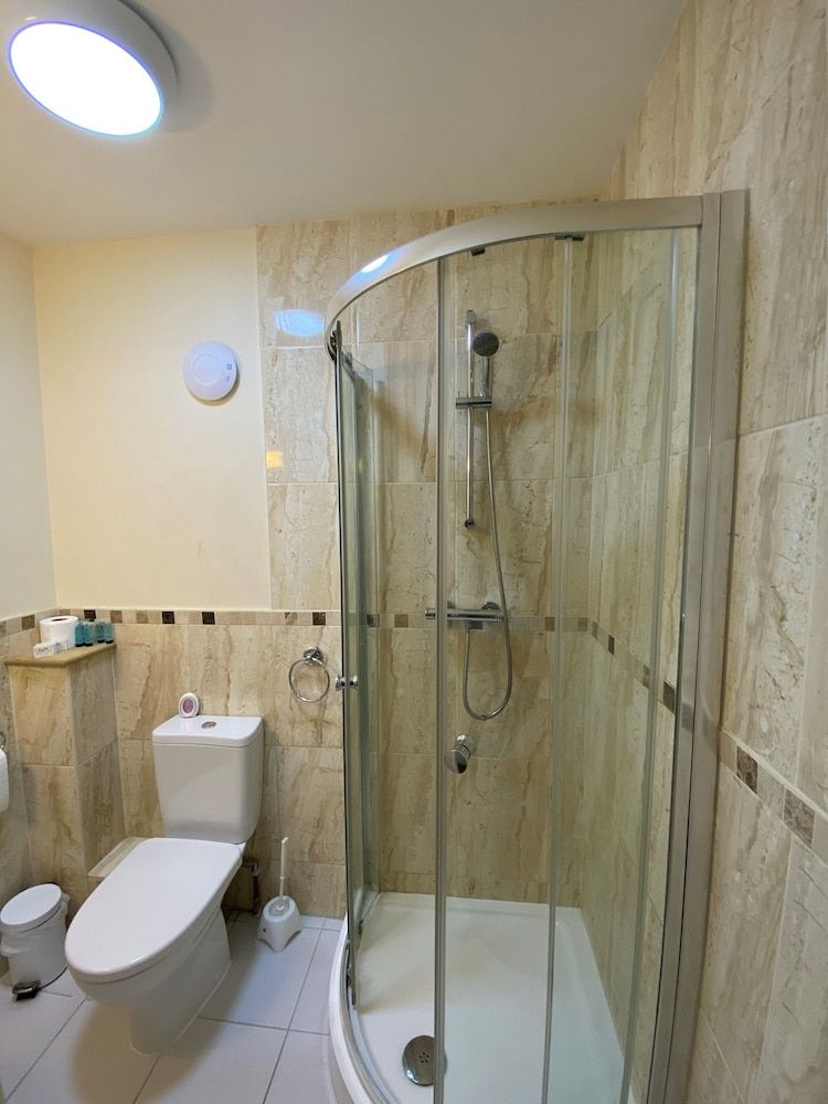 Buckingham Hotel Standard Twin Room 16