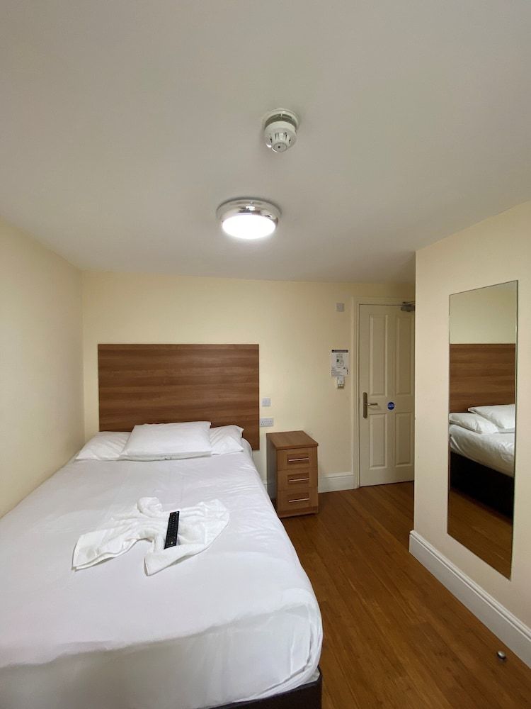 Buckingham Hotel Standard Double Room 10