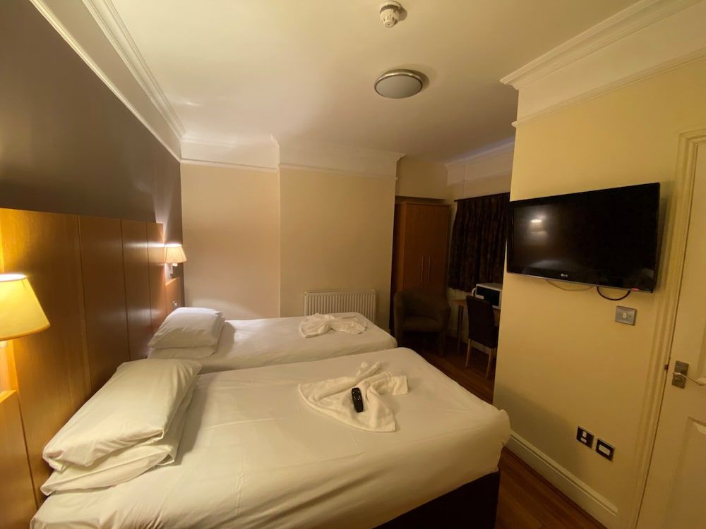 Buckingham Hotel Standard Twin Room