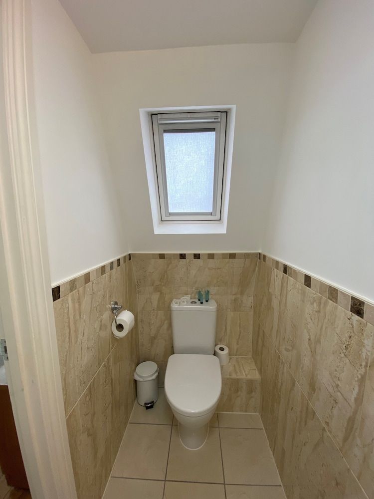 Buckingham Hotel Standard Twin Room 12