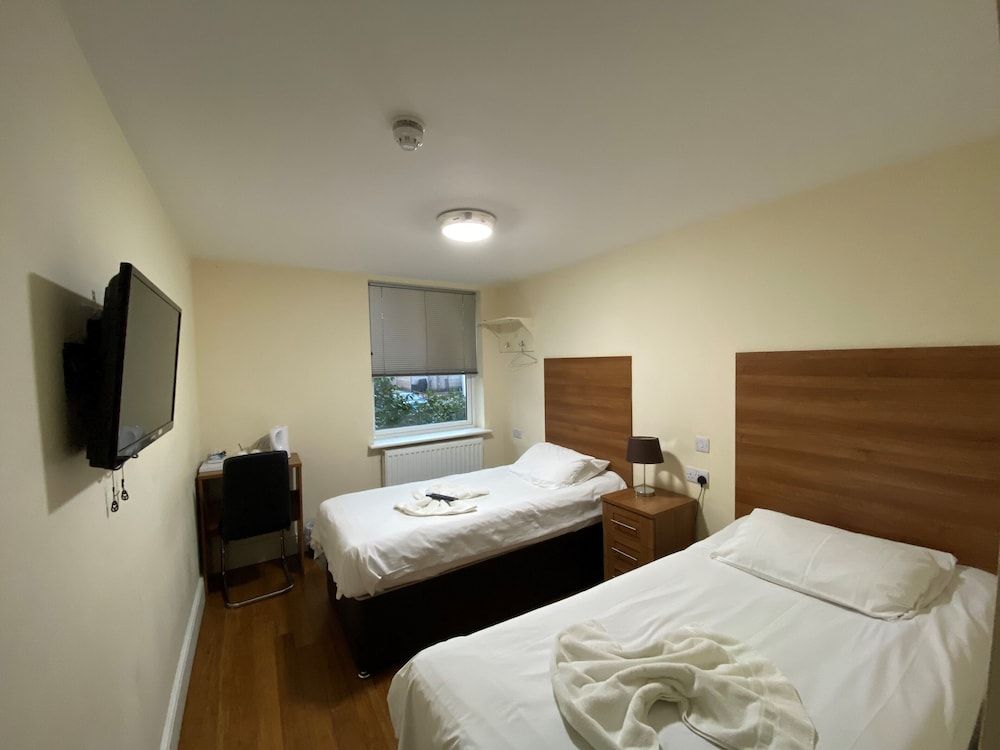 Buckingham Hotel Standard Twin Room 2