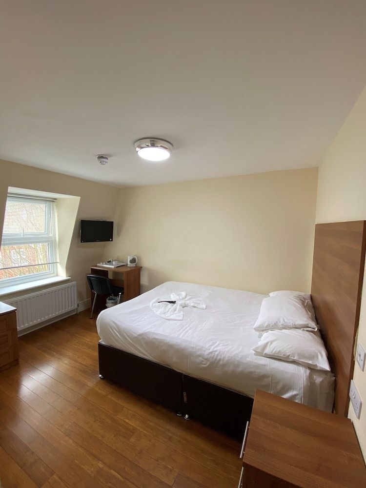 Buckingham Hotel Standard Double Room 11