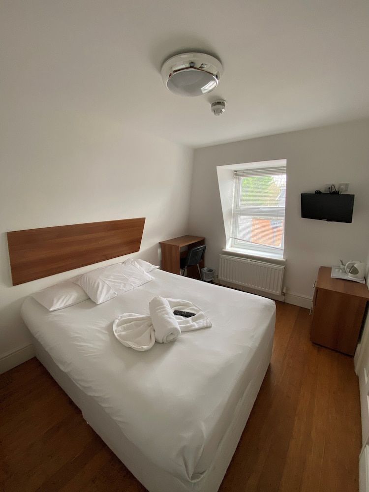 Buckingham Hotel Standard Double Room 9