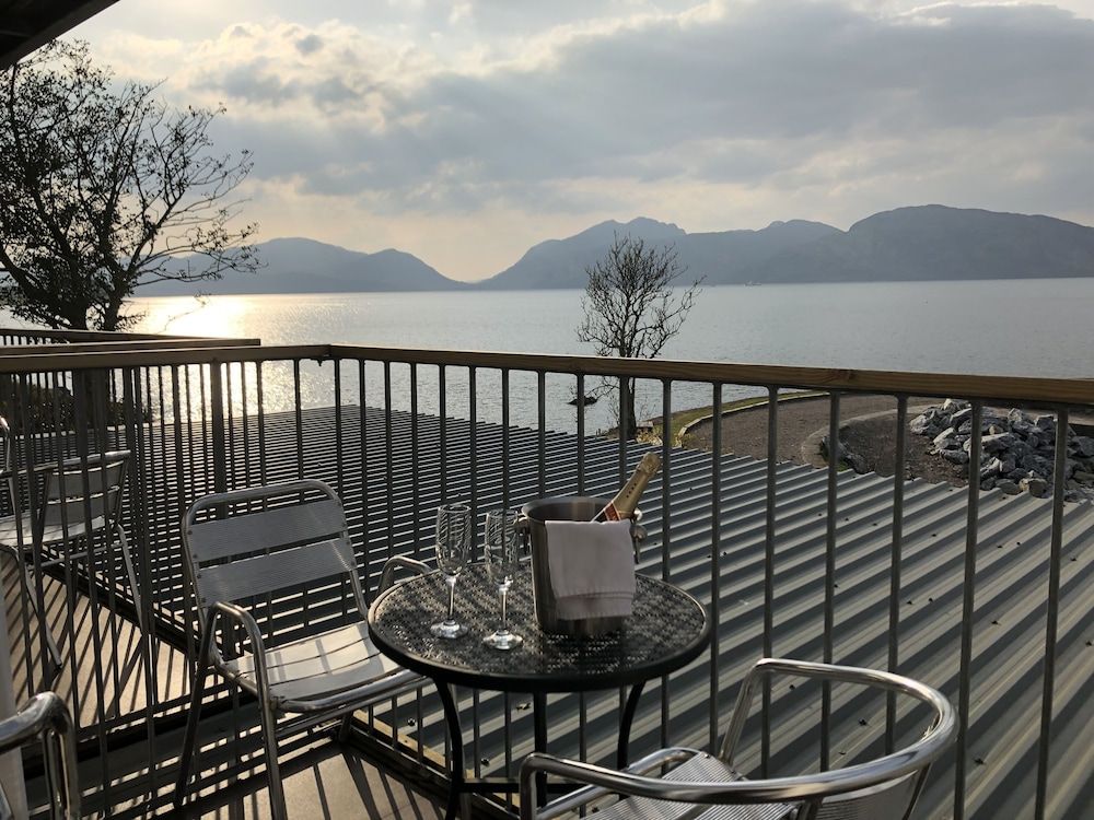 Holly Tree Hotel, Swimming Pool & Hot Tub Luxury Room, Ocean View 3