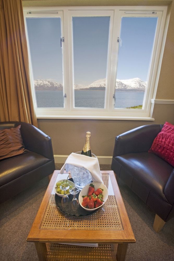 Holly Tree Hotel, Swimming Pool & Hot Tub Deluxe Room 3