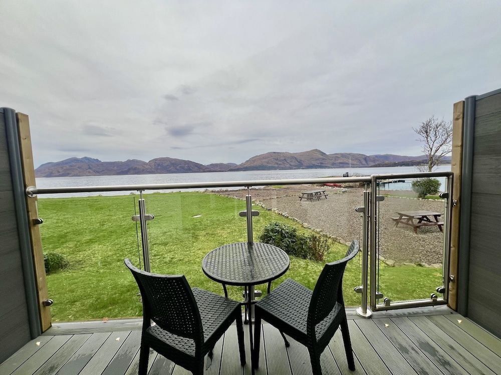 Holly Tree Hotel, Swimming Pool & Hot Tub