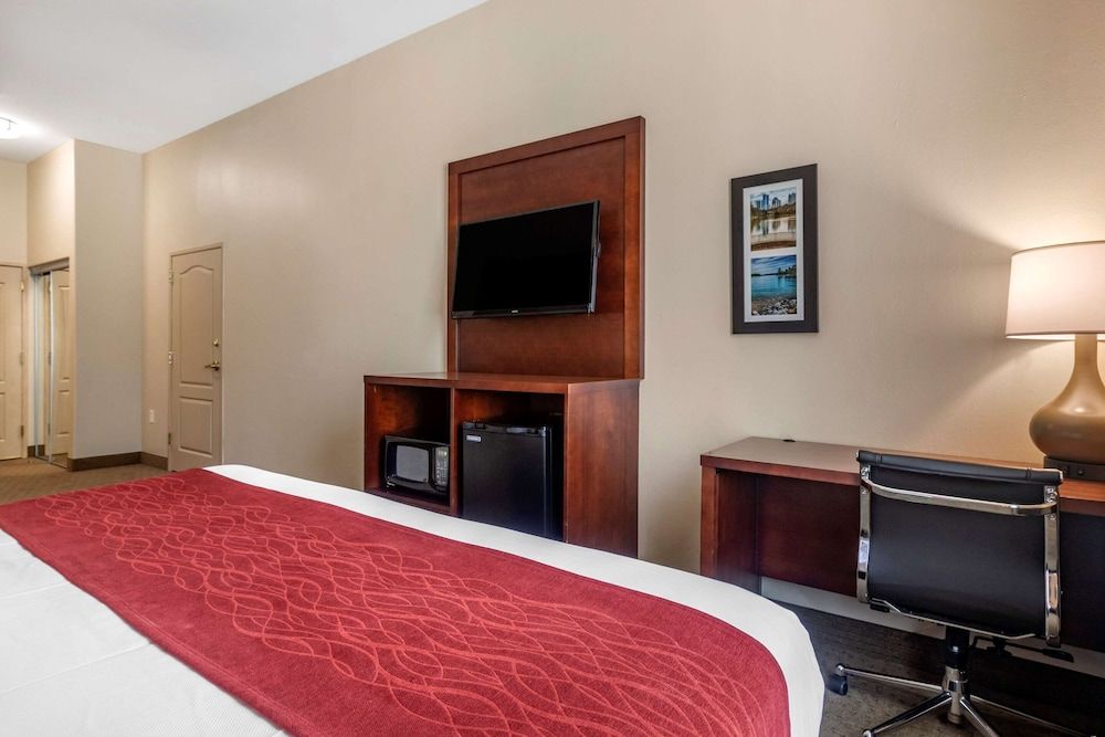 Room, 1 King Bed, Non Smoking, Hot Tub
