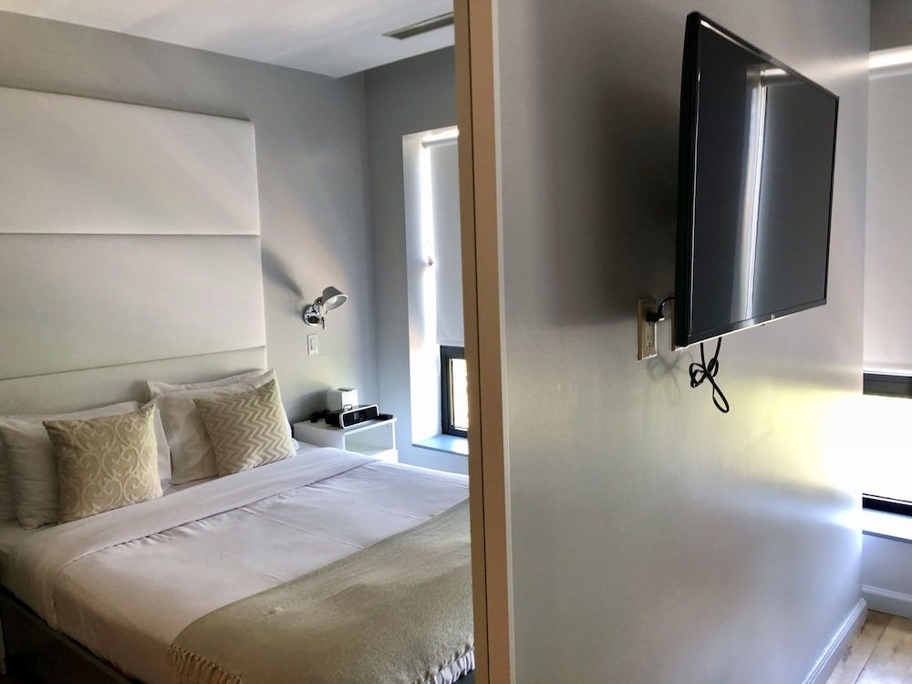 Standard Room, 1 Queen Bed