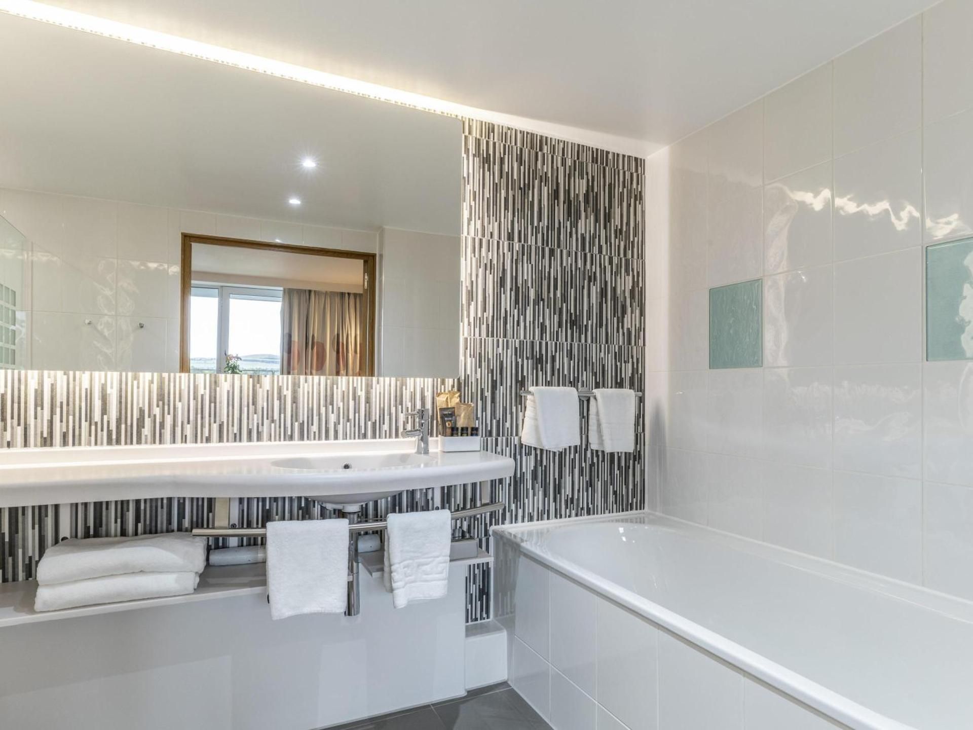 undefined Novotel Edinburgh Park 8