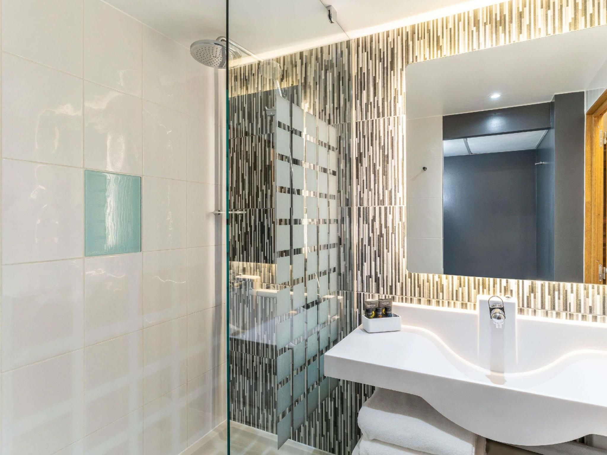 Novotel Edinburgh Park Superior Room 2 Single Beds 4