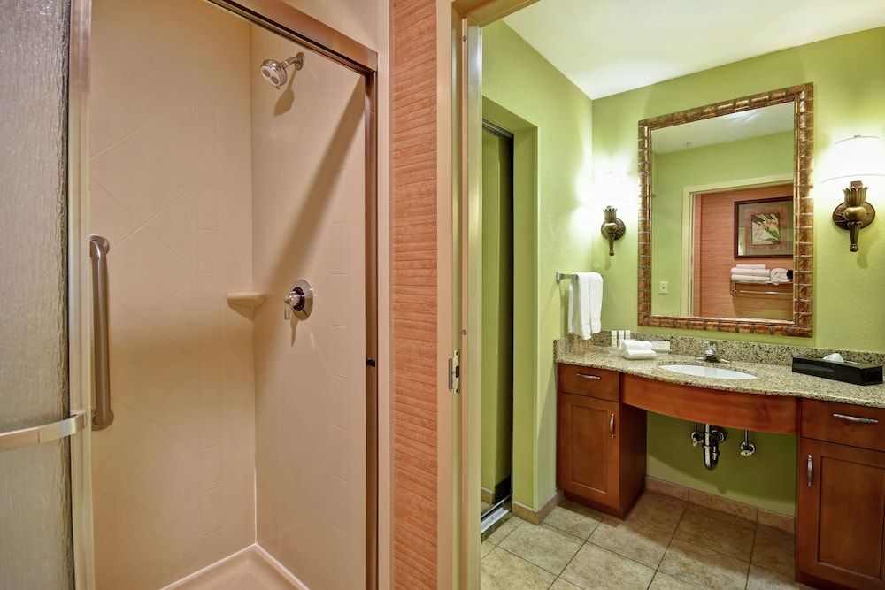Suite, 1 King Bed, Accessible (Hearing)