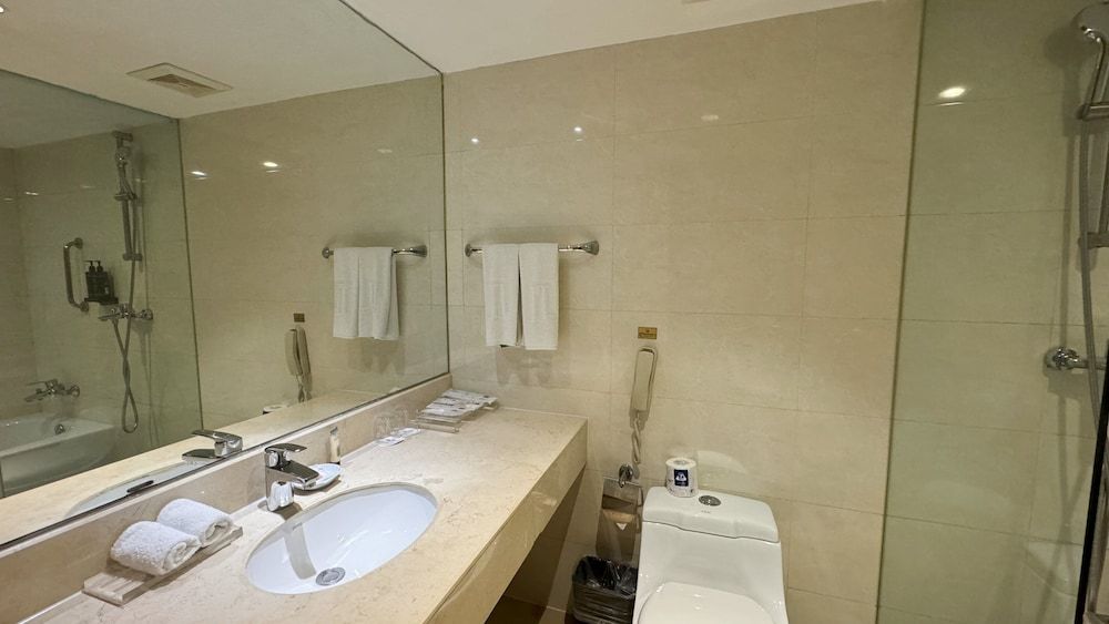 Deluxe Suite, 1 Queen Bed