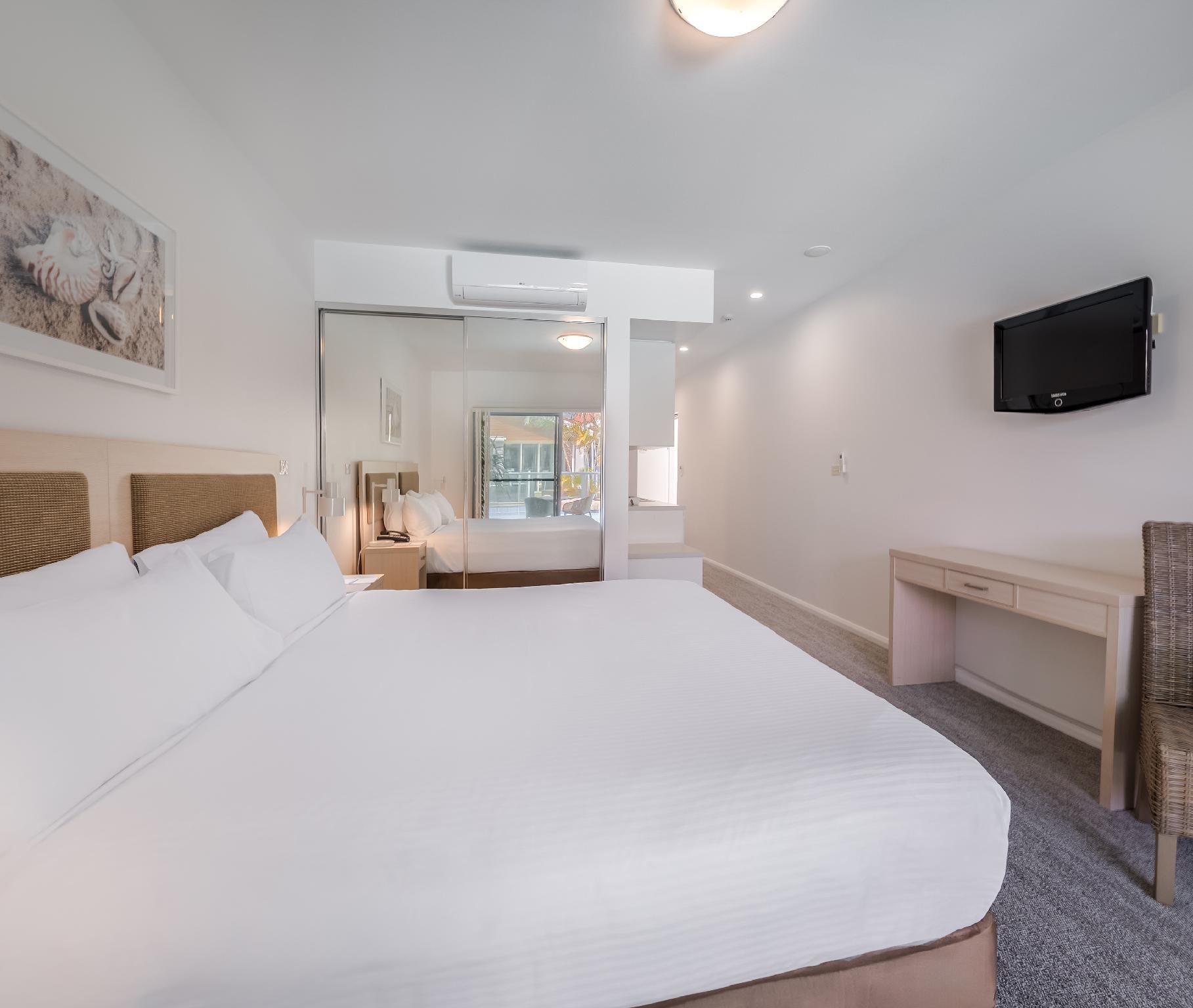 Studio Swimout Apartment