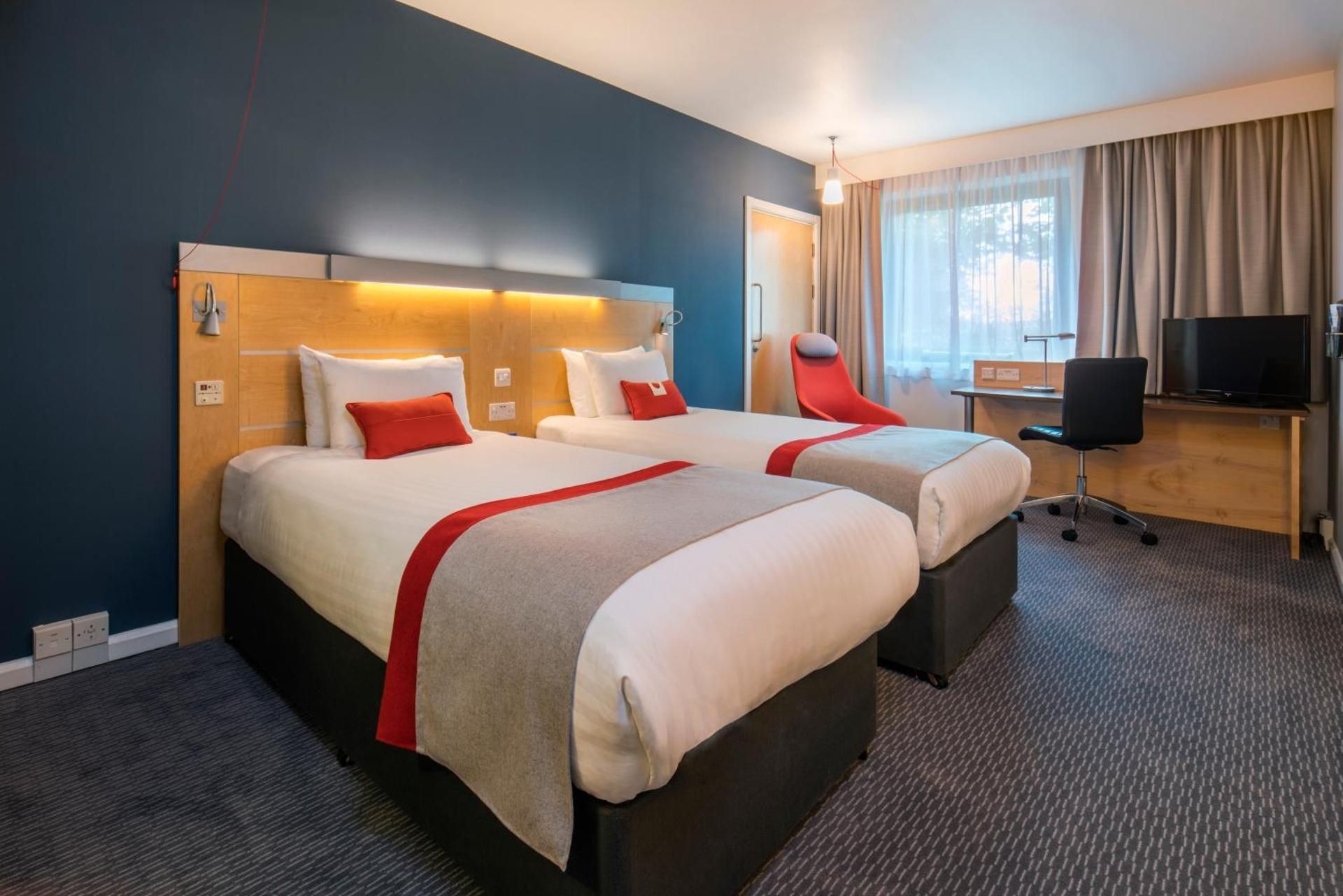 2 Single Standard Accessible with Free Hot Breakfast