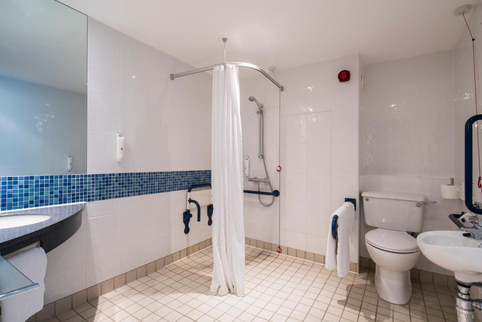 2 Single Standard Accessible with Free Hot Breakfast