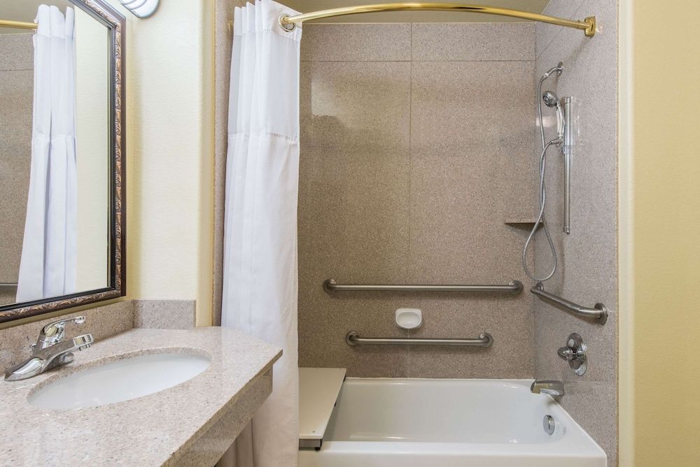 Room, 2 Queen Beds, Accessible, Non Smoking (Mobility/Hearing, Tub w/ Grab Bars)