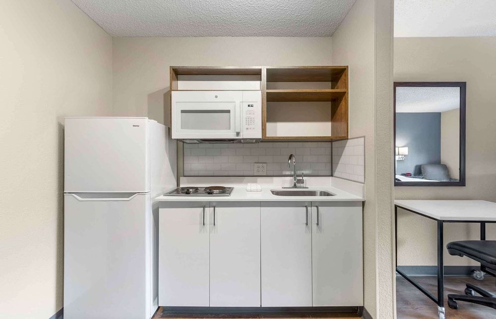 Extended Stay America Premier Suites - Fort Lauderdale - Convention Center - Cruise Port Studio, 1 Queen Bed, Non Smoking 5