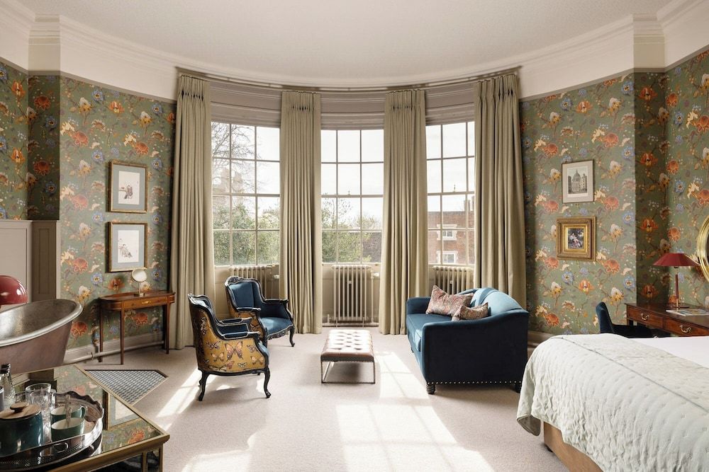 undefined The Churchill Hotel 5