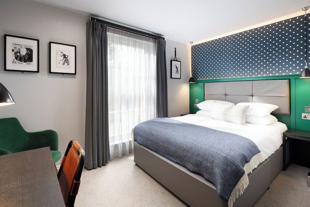 undefined The Churchill Hotel 9