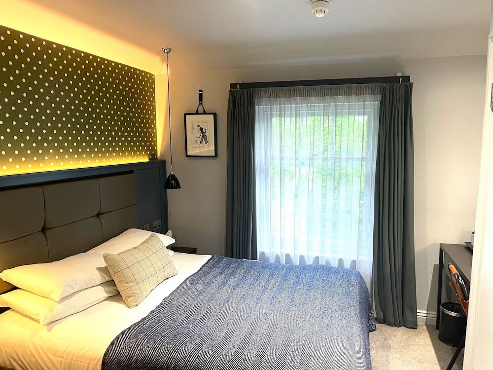 undefined The Churchill Hotel 7