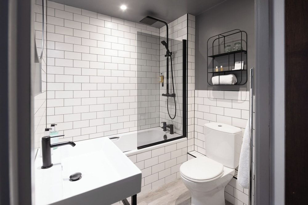 undefined The Churchill Hotel 10