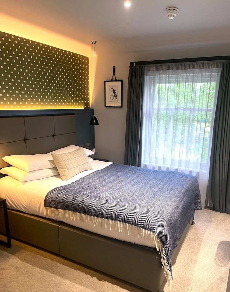 undefined The Churchill Hotel 8