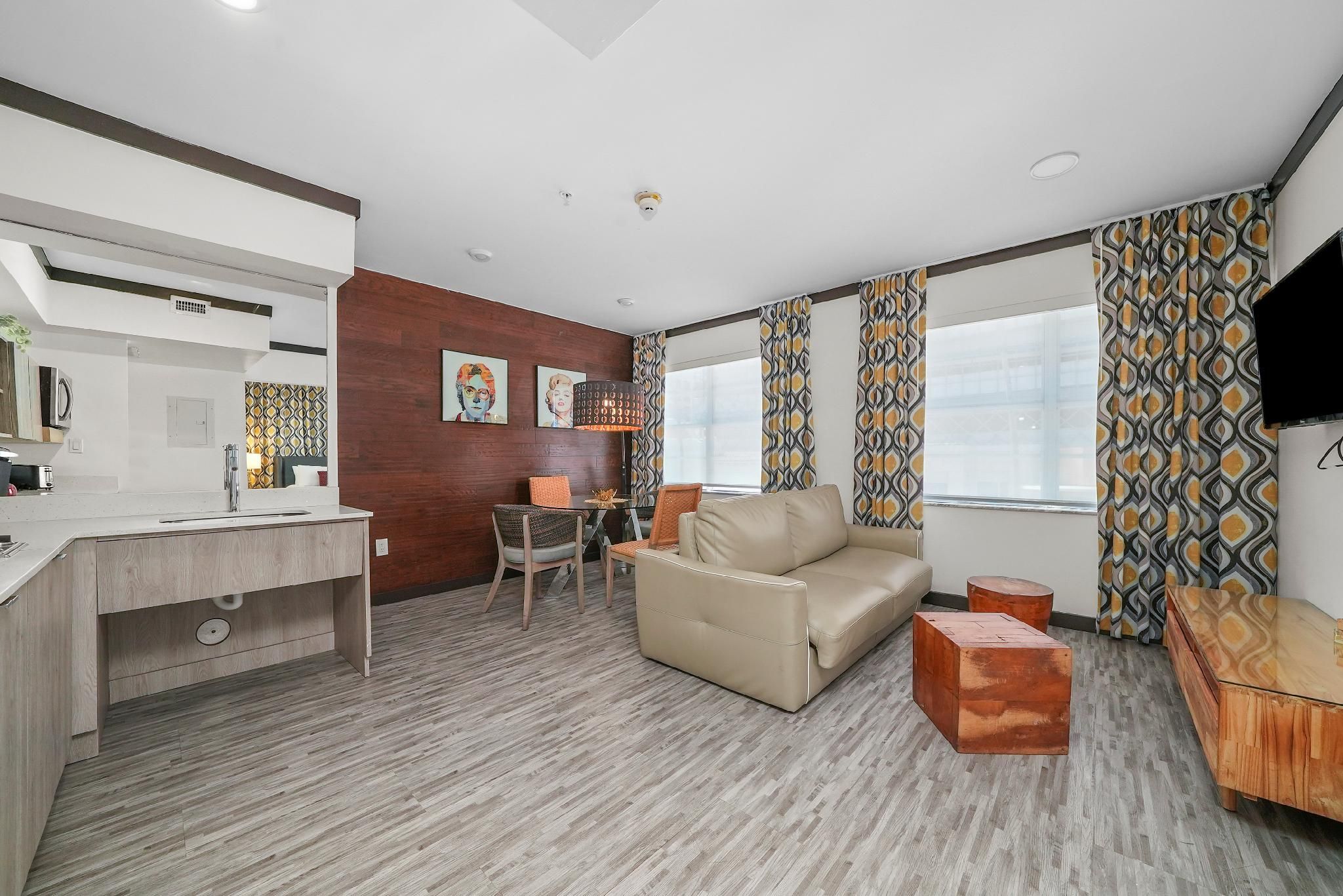 Metropole Suites South Beach One Bedroom Queen Suite Accessible 2