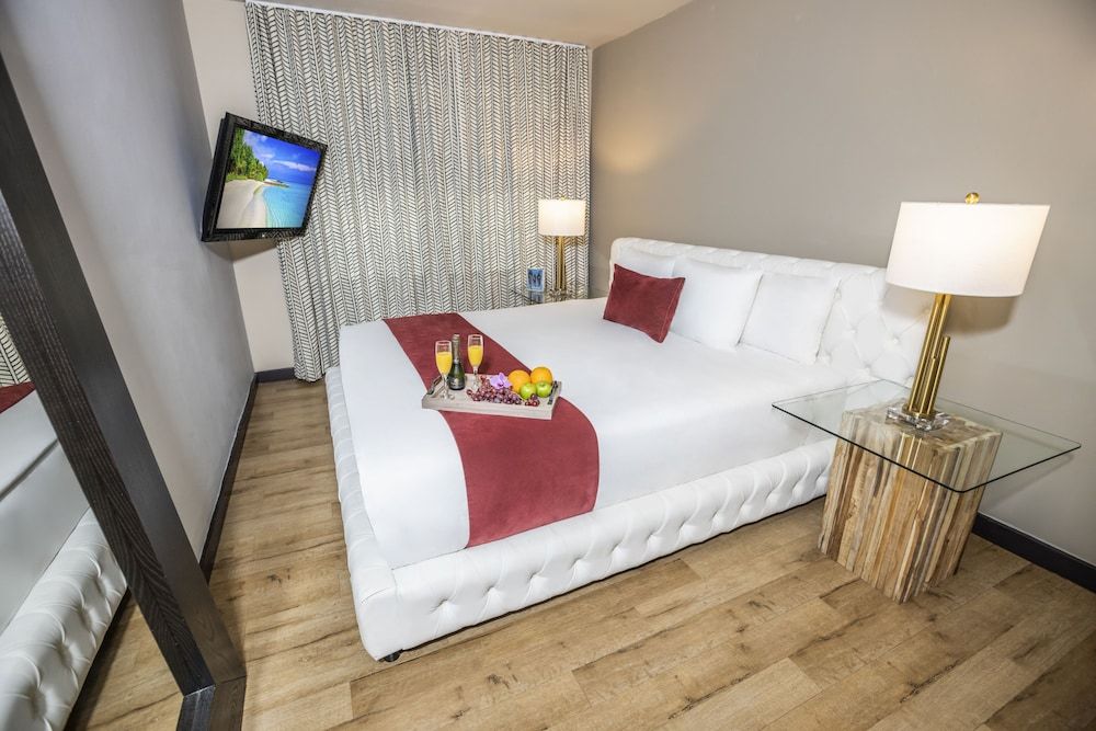 Metropole South Beach Hotel