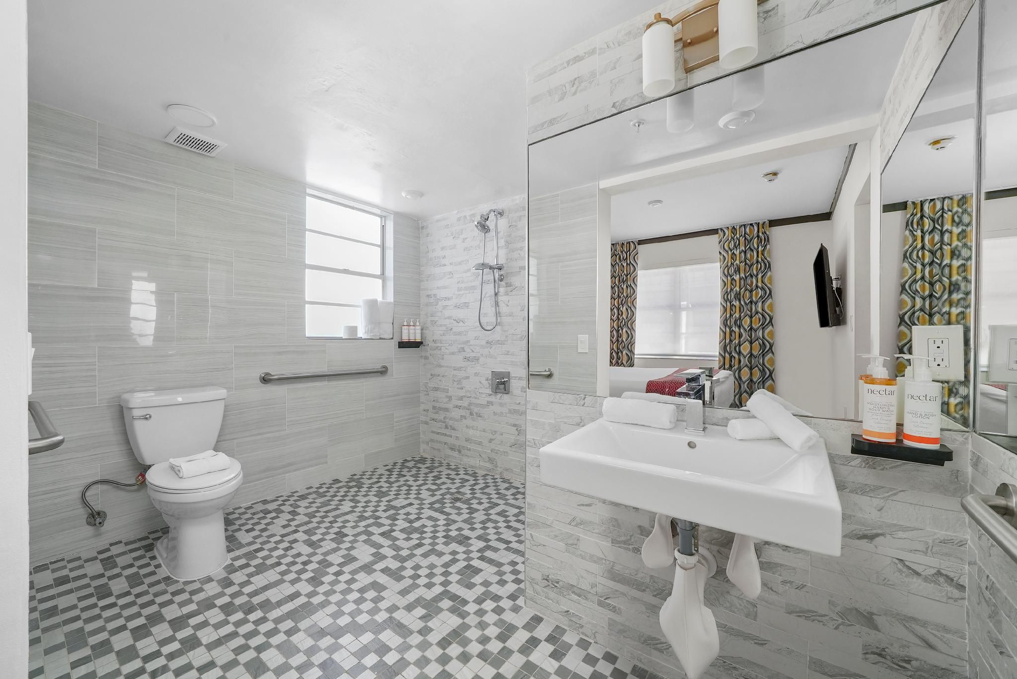 Metropole Suites South Beach One Bedroom Queen Suite Accessible