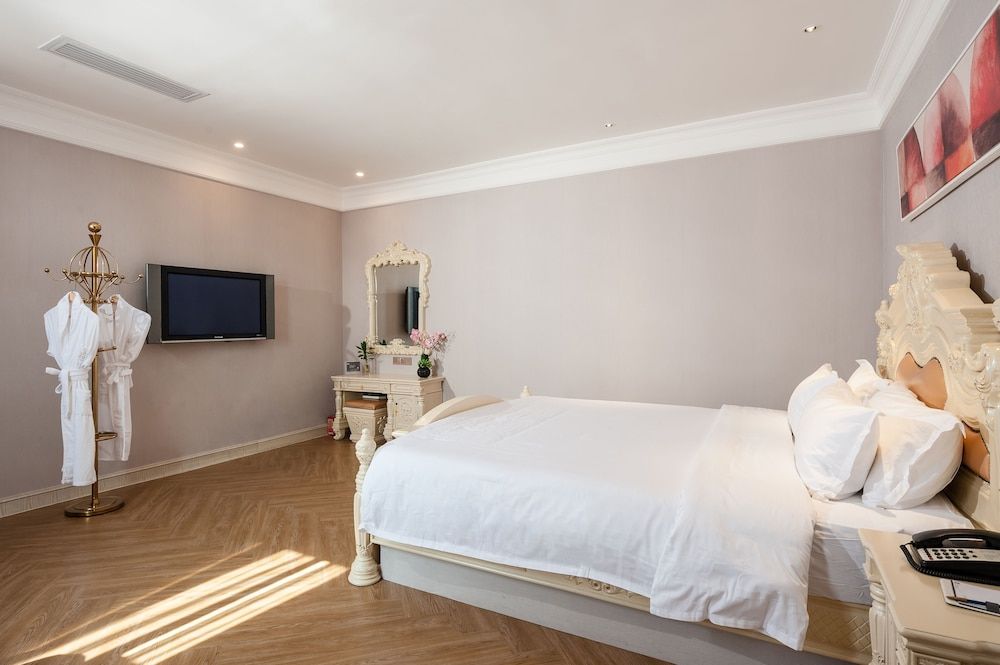 Nan Yang Royal Hotel Superior King Room (No Window) 5