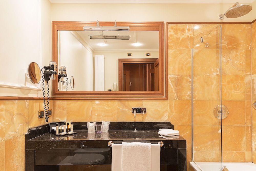 Hotel Manzoni Standard Double Room 6