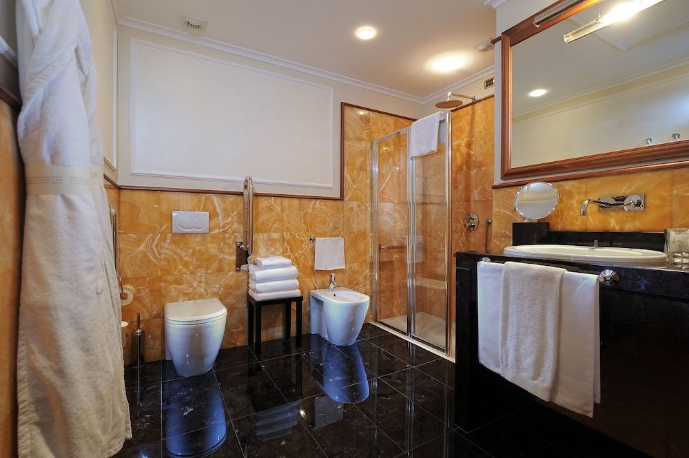 Hotel Manzoni Standard Double Room 8