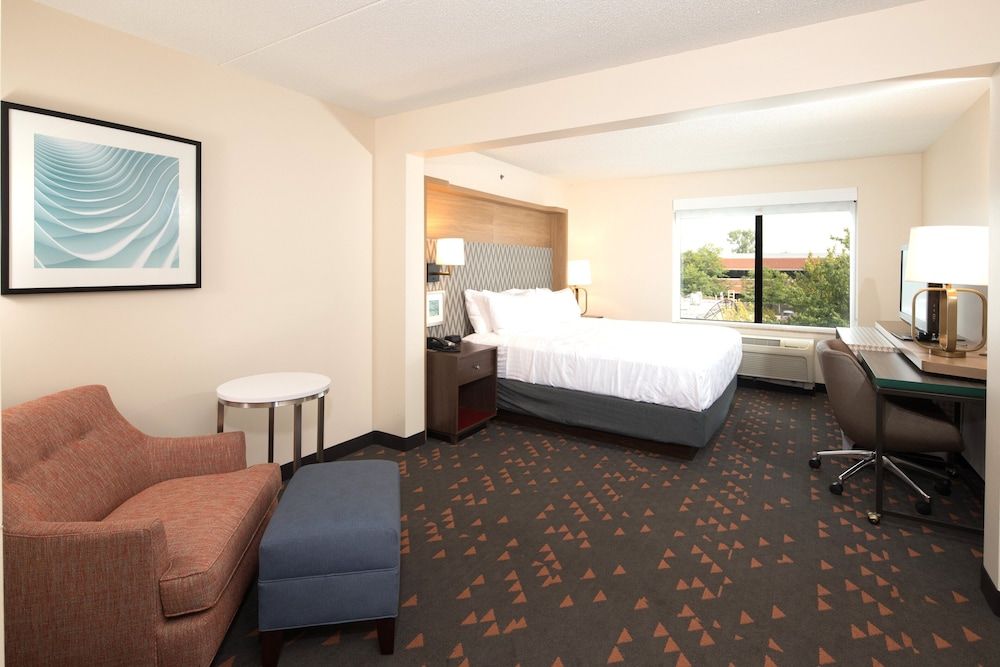 Standard Room, 1 King Bed, Accessible (Communications)