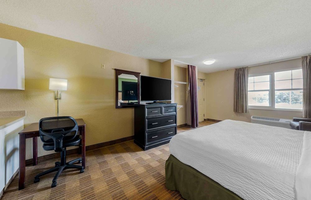 Extended Stay America Suites Ft Lauderdale Cyp Crk Andrews A Studio, 1 King Bed, Non Smoking 2