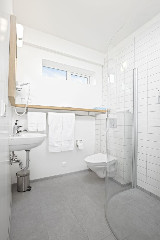 Hotel Klaustur Standard Double Room, 1 Queen Bed 3