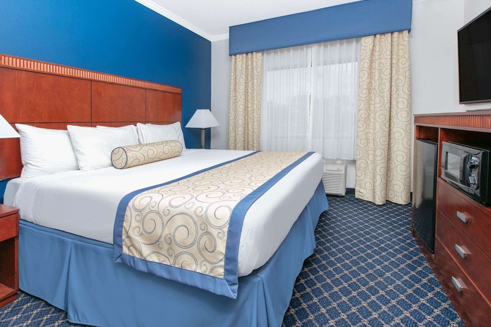 Room, 1 King Bed, Accessible, Non Smoking (Mobility)