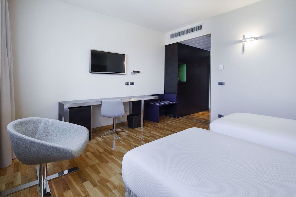 Deluxe Room, 2 Twin Beds, Non Smoking
