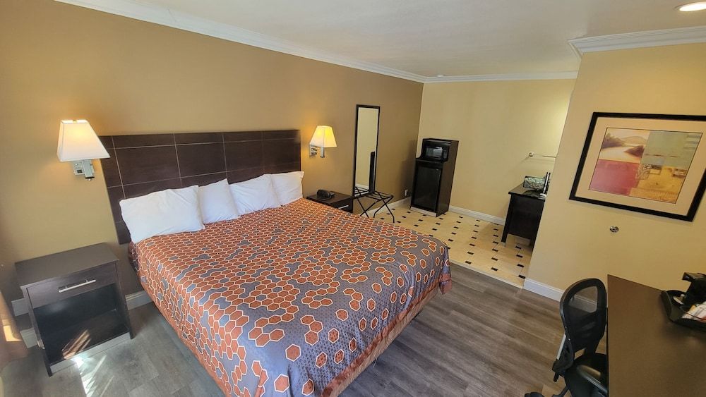 Marinwood Inn & Suites