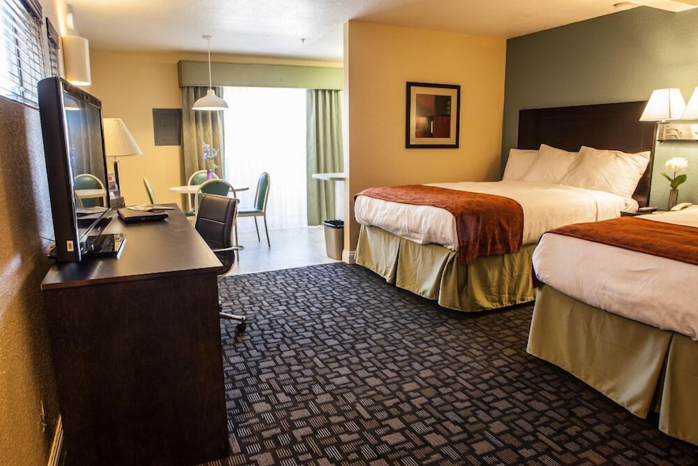Marinwood Inn & Suites Executive Suite, 2 Queen Beds 3
