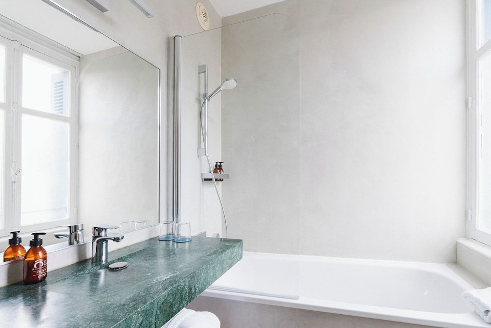 Hotel Edouard VII Superior Room, 1 King Bed, Balcony 6