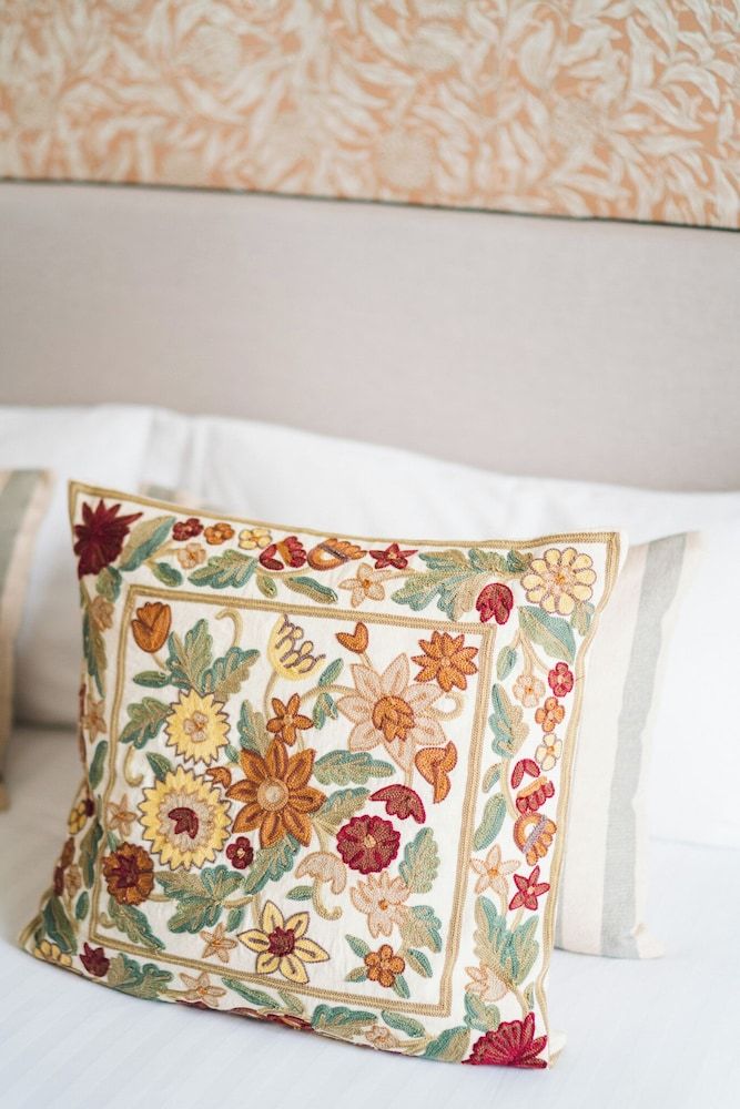 Hotel Edouard VII Comfort Room, 1 Queen Bed 4