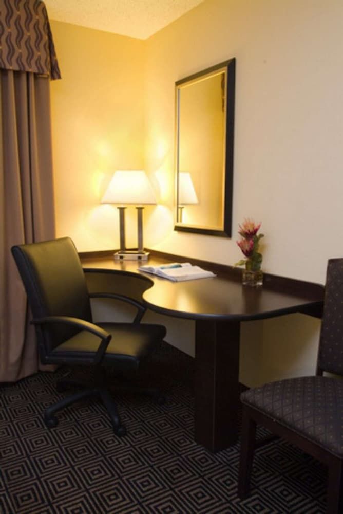 undefined Hampton Inn & Suites Orlando-John Young Pkwy/S. Park 3