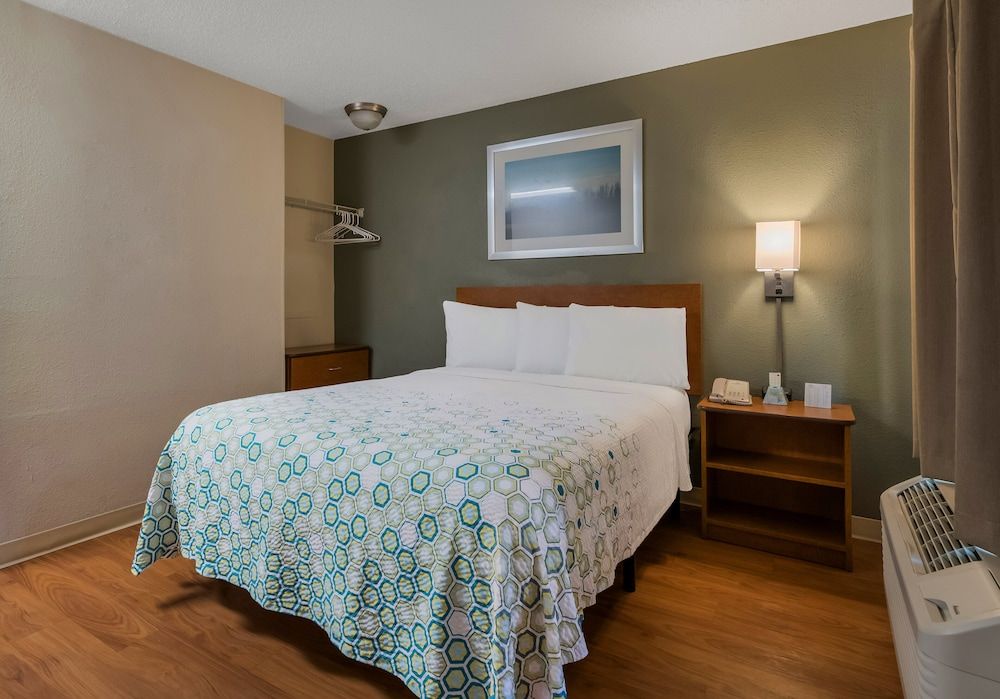 undefined HomeTowne Studios by Red Roof Orlando - UCF Area 2