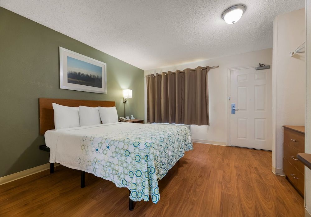 undefined HomeTowne Studios by Red Roof Orlando - UCF Area