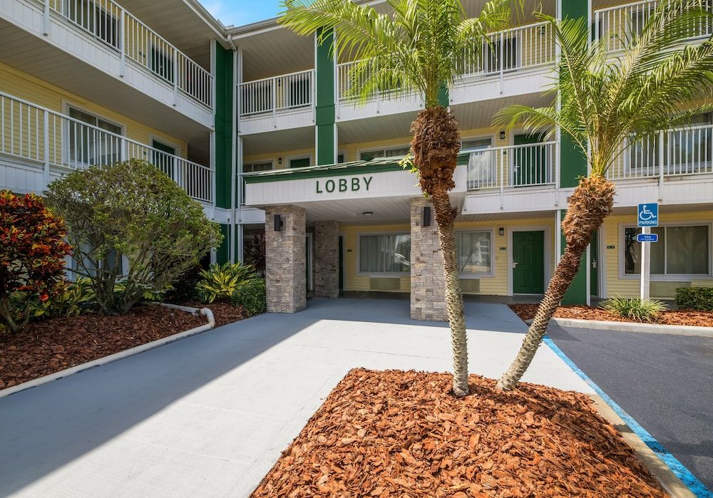 undefined HomeTowne Studios by Red Roof Orlando - UCF Area 5