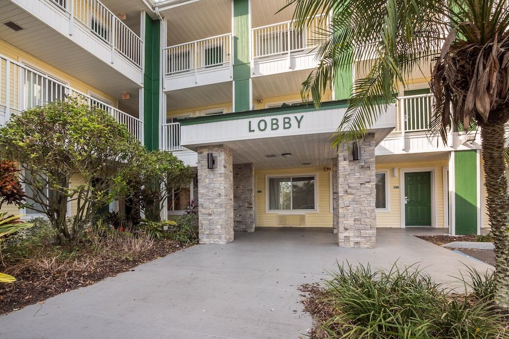 undefined HomeTowne Studios by Red Roof Orlando - UCF Area 7