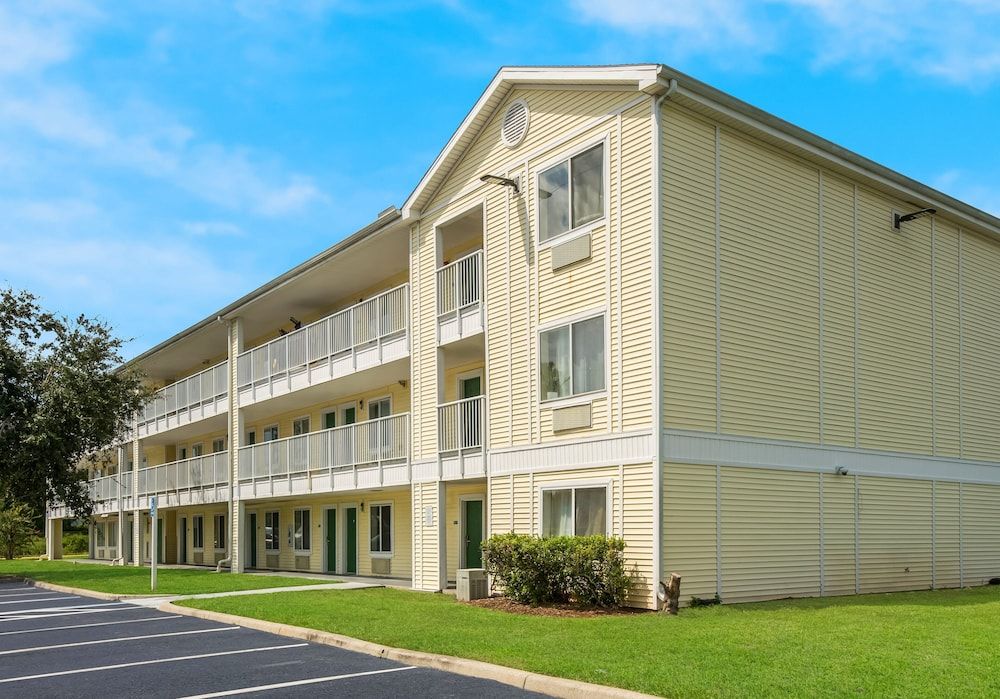 undefined HomeTowne Studios by Red Roof Orlando - UCF Area 9